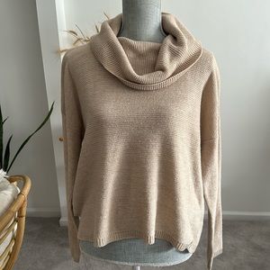 💕 Urban Heritage Sweater